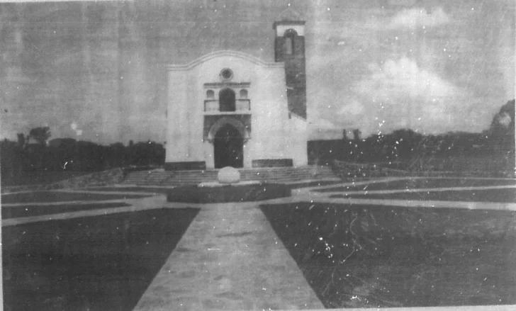 Fachada-del-templo-de-Las-Américas-levantado-en-La-Isabela-en-ocasión-de-cumplirse-los-500-años-de-la-celebración-de-la-primera-misa-en-el-Nuevo-Mundo-el-6-de-enero-de-1494-728x439