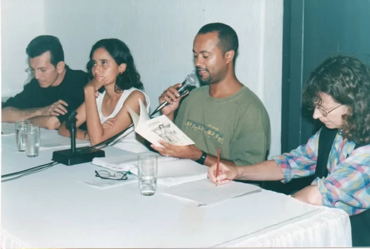 Hernan-Vargas-Carreno-Colombia-Carolina-Nieto-Colombia-Leon-Felix-Batista-RD-y-Marianne-Larsen-Dinamarca-en-Santa-Marta-Festival-Internacional-de-Poesia-de-Medellin-2002.-728x490