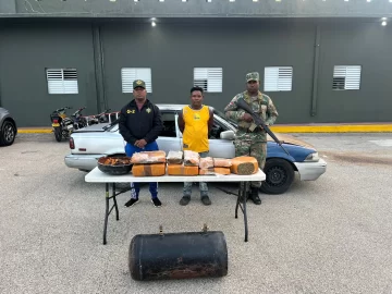 Militares confiscan tabaco de contrabando y marihuana en Azua y Elías Piña