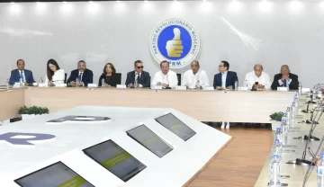 JCE presenta al PRM su proyecto de nueva cédula de identidad y electoral