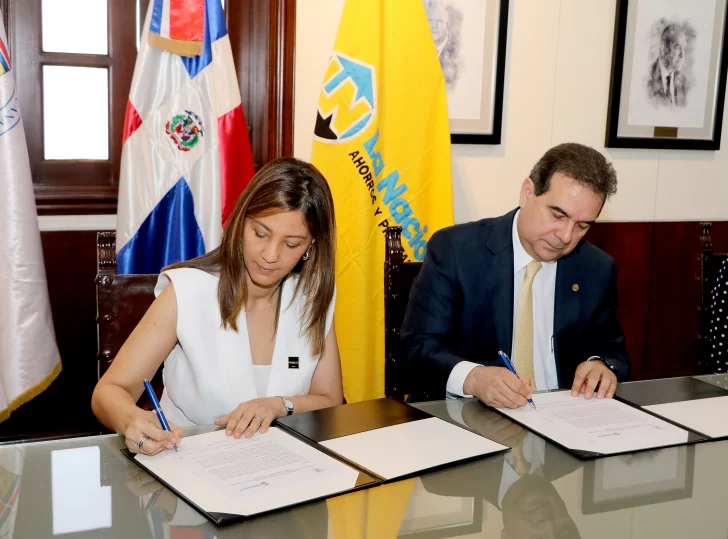 Unibe y La Nacional firman convenio para el desarrollo de pasantías