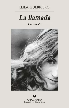 Leila-Guerriero-y-la-portada-de-su-libro-La-llamada...-463x728