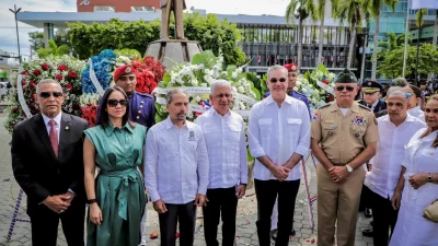 Autoridades honran a Juan Pablo Duarte en el 212 aniversario de su nacimiento