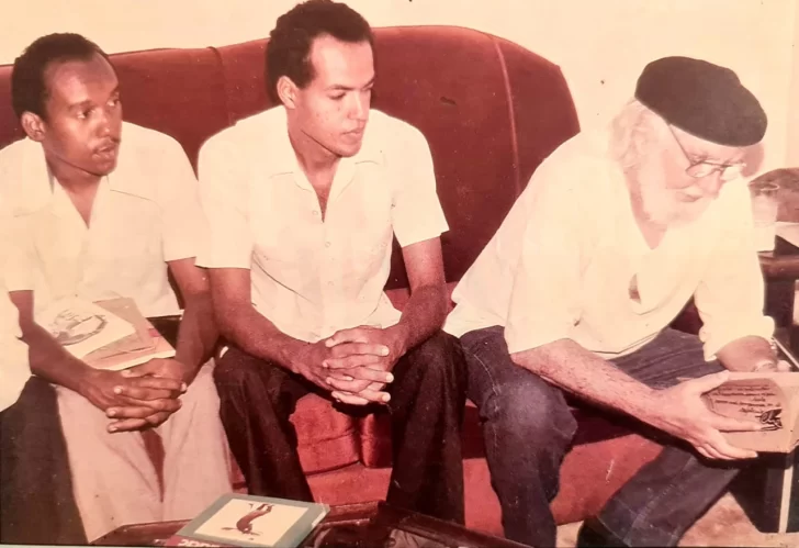 Miguel-Antonio-Jimenez-Tomas-Castro-Burdiez-y-el-nicaraguense-Ernesto-Cardenal.-728x499