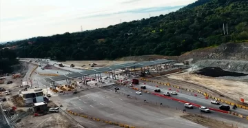 Ministro de Obras Públicas supervisa avances del nuevo peaje en la autopista Duarte