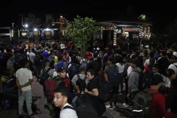 Desafiando a Trump, parte hacia EE.UU una nueva caravana de migrantes desde el sur de México