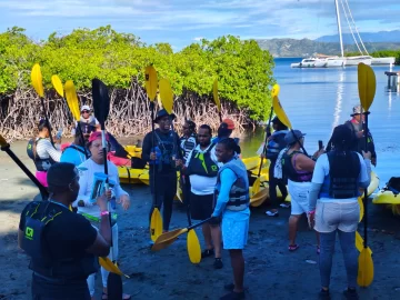 Kayakeros del Caribe y el turismo náutico en Las Salinas de Baní, República Dominicana