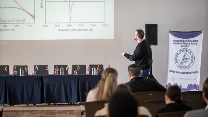 Presentacion-durante-el-VI-Congreso-Internacional-de-Fisica-728x410