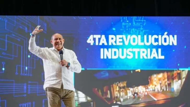 Rafael-Santos-director-de-INFOTEP.-expone-sobre-la-Cuarta-Revolucion-Industrial-728x410