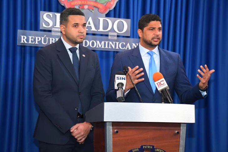 Senador Gustavo Lara y ministro Carlos Valdez presentan proyecto de ley para el desarrollo laboral juvenil