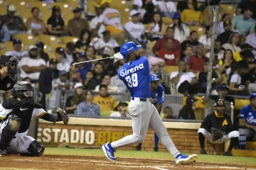 Licey blanquea a las Águilas y Escogido dispone de Estrellas