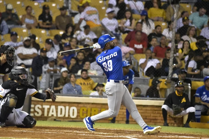 Licey blanquea a las Águilas y Escogido dispone de Estrellas