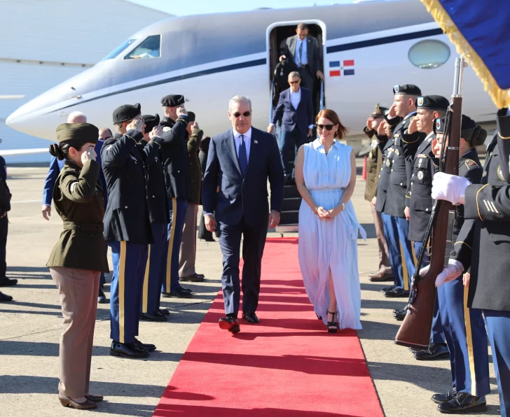 Abinader llega a Puerto Rico para la toma de posesión de la nueva gobernadora