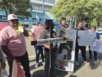 Madre de joven asesinado por agentes del Dicrim clama justicia y pide intervención del presidente Abinader