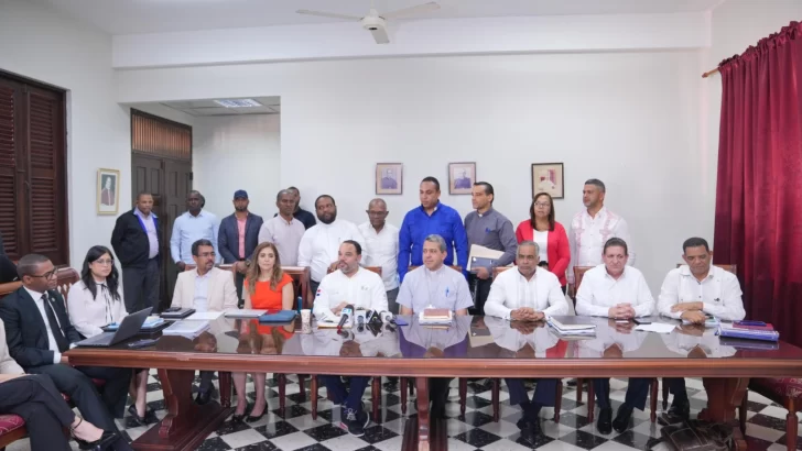 Tras conflicto, comunidad de Cotuí y empresa minera Barrick se reúnen para dialogar Tras conflicto, comunidad de Cotuí y empresa minera Barrick se reúnen para dialogar