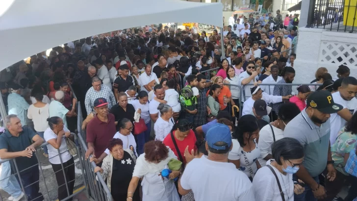 Devotos de La Altagracia abarrotan santuario en Santiago