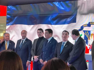 Iker Casillas y Mario Casas, presentes en el estreno de República Dominicana en Fitur