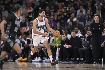 Los Lakers remontan a los Heat y los Celtics se estrellan ante los Raptors Los Lakers remontan a los Heat y los Celtics se estrellan ante los Raptors