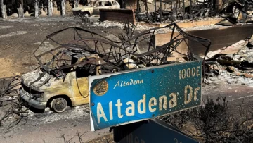 Incendios en Los Ángeles: en Altadena, la ‘zona parece haber sido bombardeada’