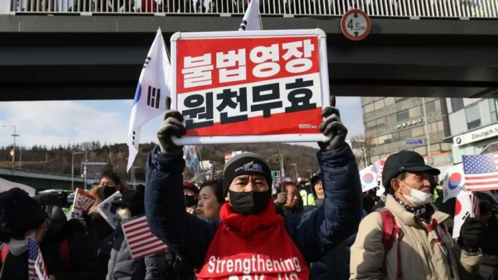 Fracasa el intento de arresto contra el suspendido presidente de Corea del Sur tras un dramático enfrentamiento con su escolta de seguridad