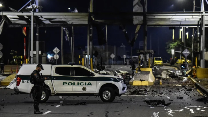 Escalada de violencia en Colombia: ataque destruye un peaje en la frontera con Venezuela