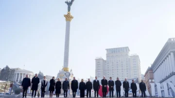 Varios líderes occidentales, sin Trump, arropan a Zelenski en el tercer aniversario de la guerra