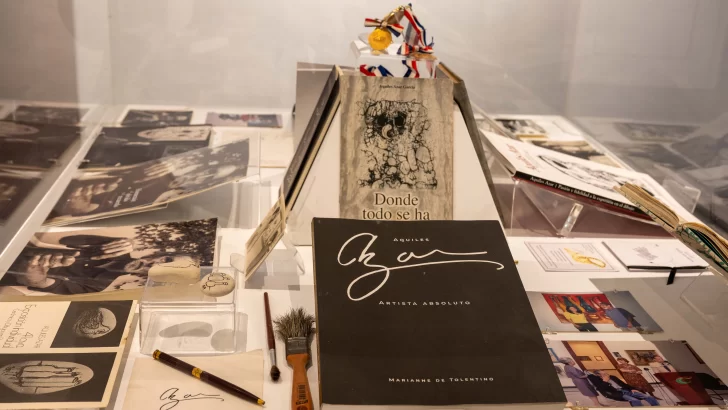 Inaugura exposición con obras inéditas de Aquiles Azar Inaugura exposición con obras inéditas de Aquiles Azar