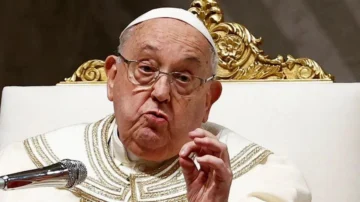 El papa Francisco pide que recen por él en un mensaje desde el hospital, donde se recupera de una crisis respiratoria