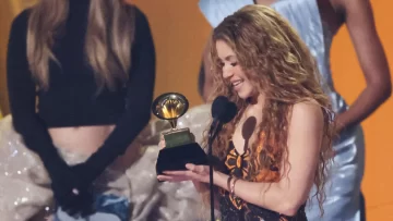 Premios Grammy: Shakira dedica galardón a inmigrantes; Beyonce gana por primera vez categoría de álbum del año