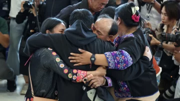 Llegan a Bangkok los cinco rehenes tailandeses liberados por Hamás