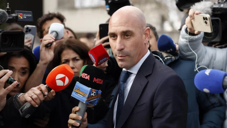 Luis Rubiales testifica en el juicio por su beso a Jenni Hermoso y defiende que fue consentido