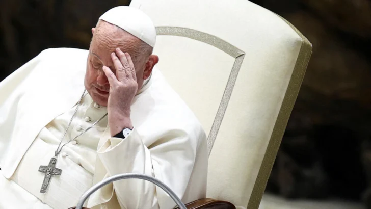 El papa Francisco se encuentra en estado crítico, tras empeorar su salud, informó el Vaticano