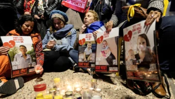 Israel acusa a Hamás de matar a los niños Bibas; la familia señala a Netanyahu de abandonarlos