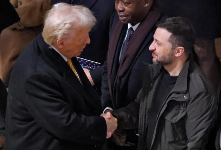 La Casa Blanca dice que está negociando el plan de paz con Rusia y Ucrania 'por igual'