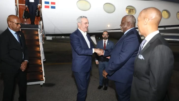 Abinader llega a Guyana para Conferencia de Energía y reunión con presidente del país