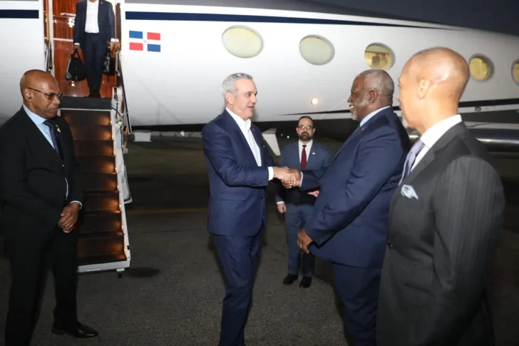 Abinader llega a Guyana para Conferencia de Energía y reunión con presidente del país