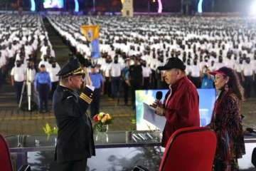 Ortega y su esposa juramentan a 30 mil encapuchados como 'policías voluntarios'