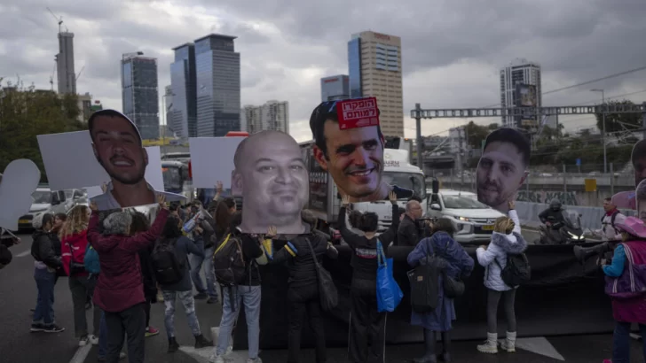 Hamás da los nombres de los tres rehenes israelíes que serán liberados mañana