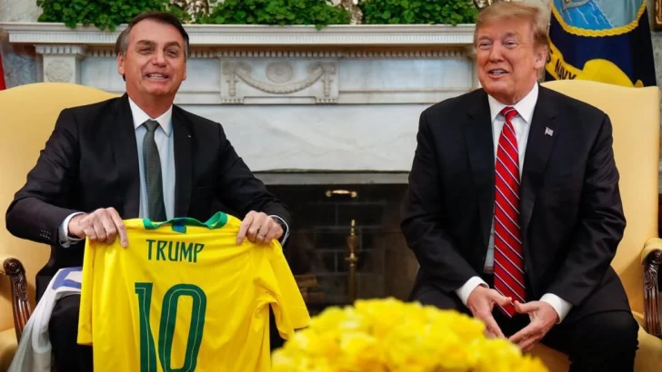 El equipo de Bolsonaro en Brasil espera capitalizar el efecto Trump