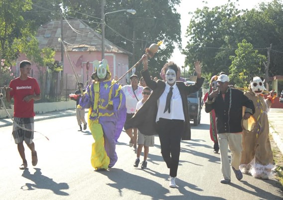 Carnaval-de-Montecristi-al-centro-Xiomara-Fortuna.-Fuente-externa