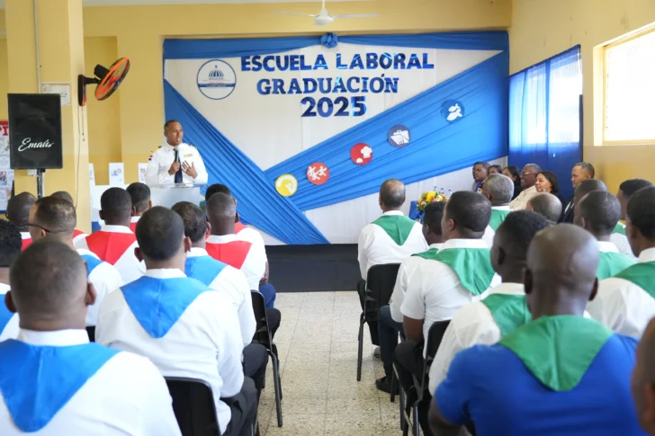 Gradúan de técnicos a más de 200 privados de libertad del CCR de San Pedro de Macorís