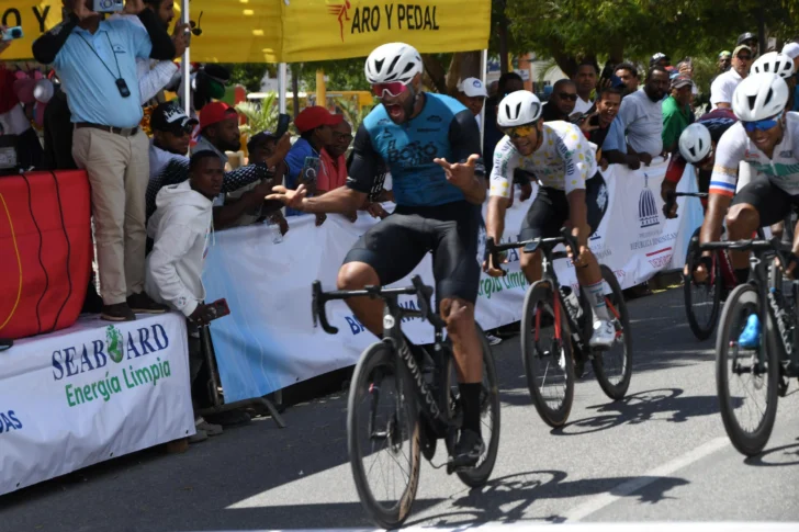 Capellán ganó segunda etapa Vuelta Ciclística Independencia