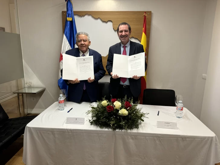 Embajada de República Dominicana en España y Defoin firman acuerdo para fortalecer formación de la diáspora