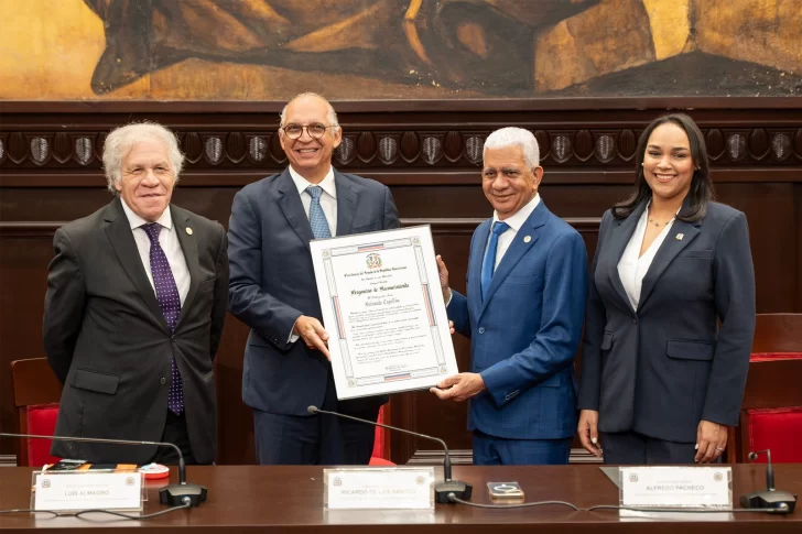 Senado reconoce al empresario Fernando A. Capellán