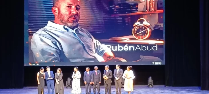 Homenaje-a-Ruben-Abud-en-apertura-del-XVIII-Festival-de-Cine-Global-Santo-Domimngo-2025-728x328