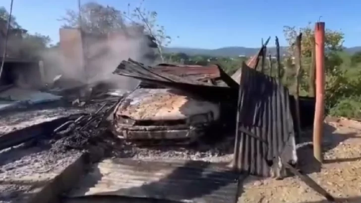 Autoridades investigan incendio en casa donde murieron dos personas