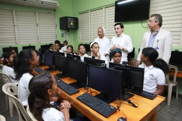 INDOTEL inaugura laboratorio informático en escuela Cristo Rey para 500 estudiantes