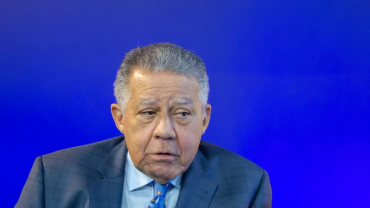 Juan Bolívar Díaz respalda demanda por difamación de periodistas y aboga
