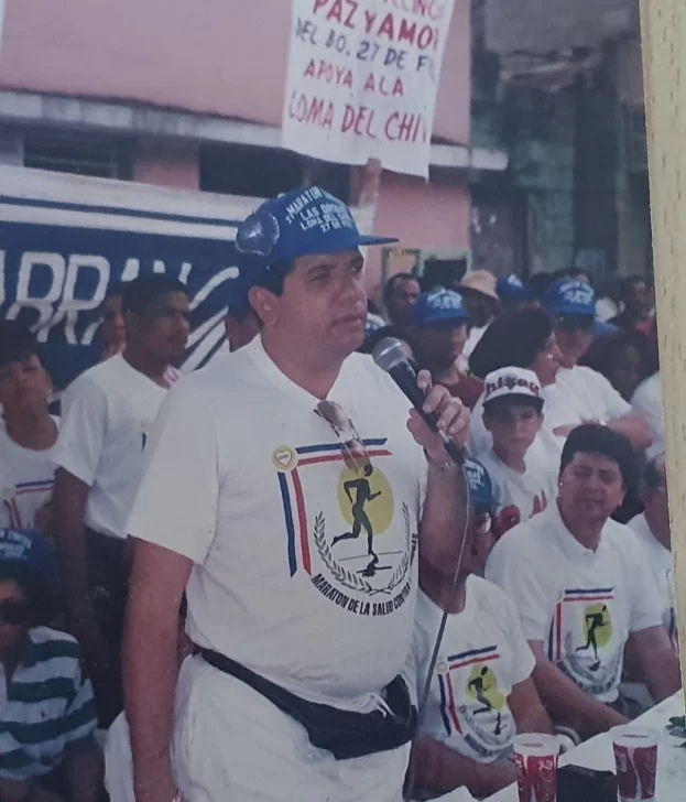 Julio-Cesar-Ventura-Bayonet-presidente-de-la-DNCD-junto-al-rector-de-la-UASD-Roberto-Santana-en-un-acto-de-apoyo-a-la-Loma-del-Chivo...-623x728