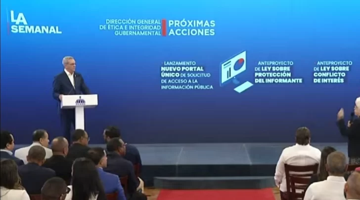 “El que quiera dinero que no vaya al gobierno”, advierte Abinader